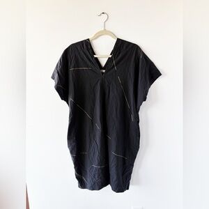 UZI NYC V-neck Short Sleeve Boxy Tunic Black Beams One Size